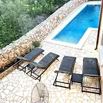 Muraj-kornic, Krk