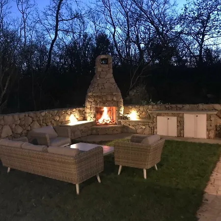 Muraj-kornic, Krk * Kornić