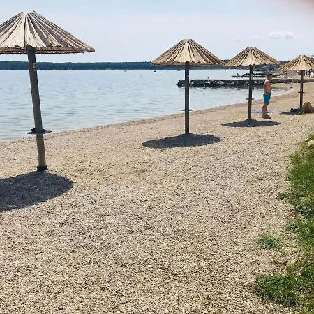 Muraj-kornic, Krk Корнич