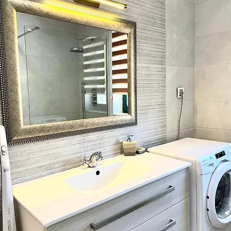 Muraj-kornic, Krk * Kornić